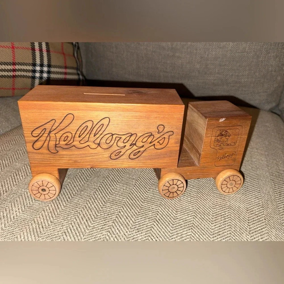 VTG Kellogg’s Cereal/Kellanova Toystalgia 1983 Wooden Train Coin/Piggy Bank Toy - Picture 8 of 9